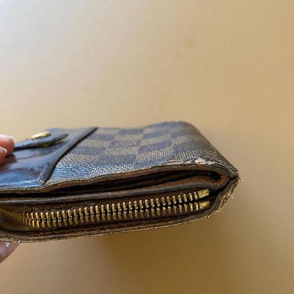 Authentic louis vuitton used wallet - Picture 5 of 16